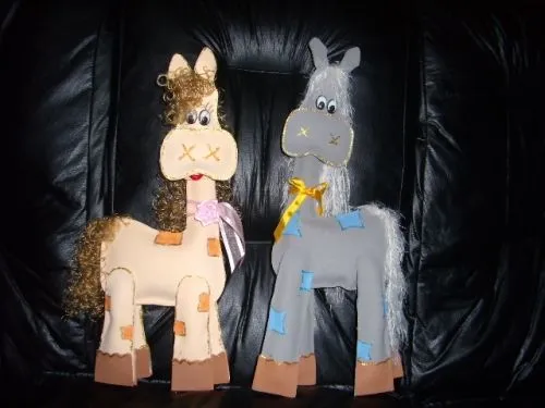 Caballos de goma eva - Imagui