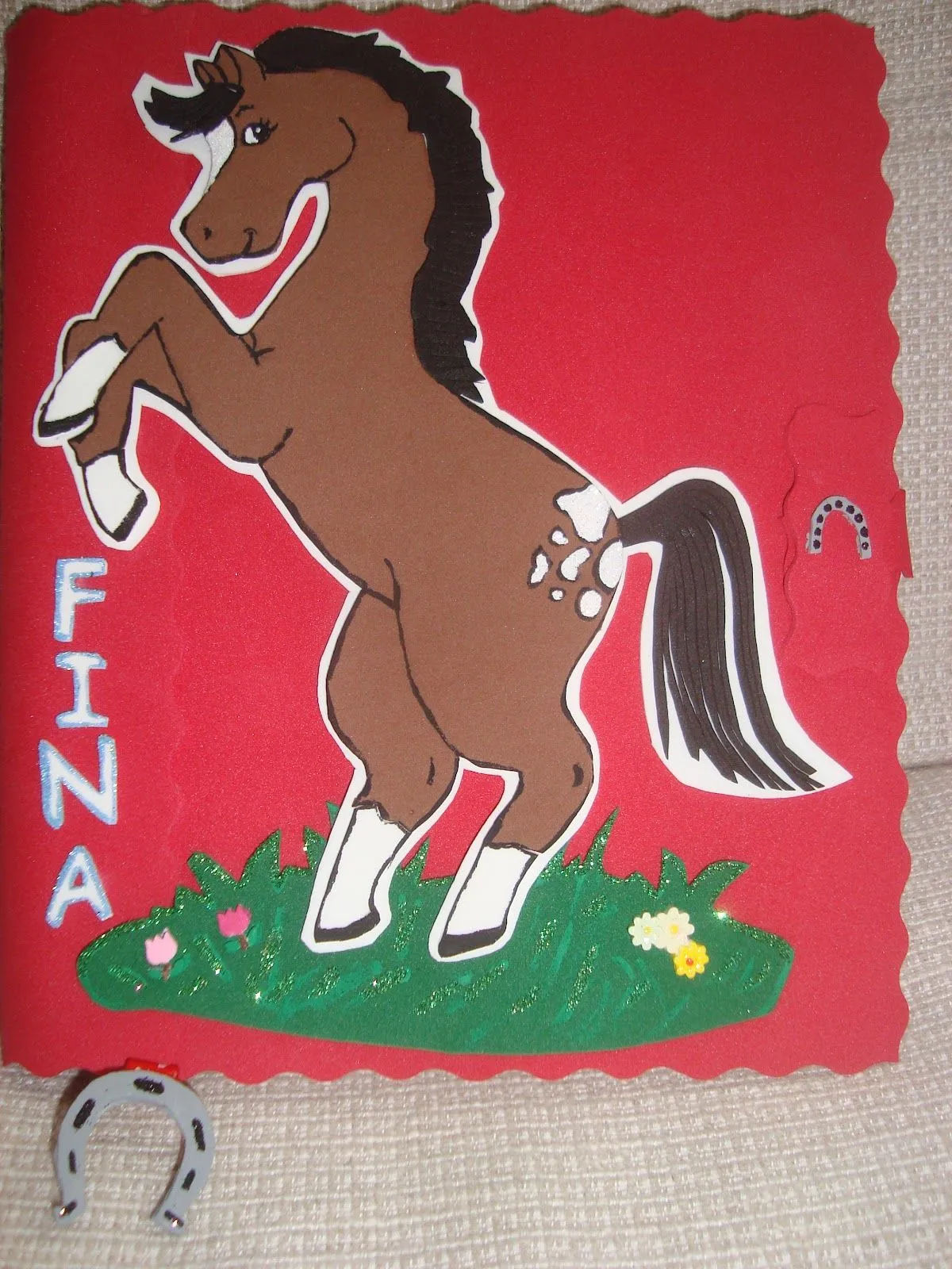 Caballo de goma eva - Imagui