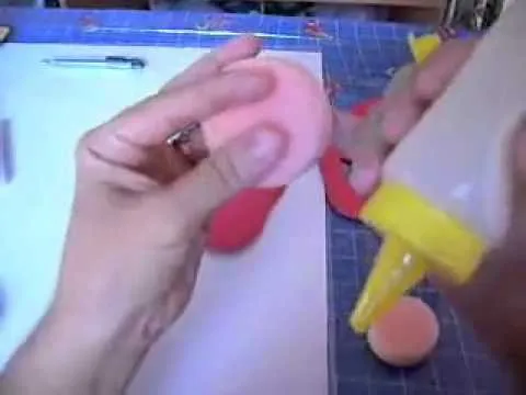 Cabeza en goma espuma de Ferb, de los dibujos animados Phineas y Ferb?