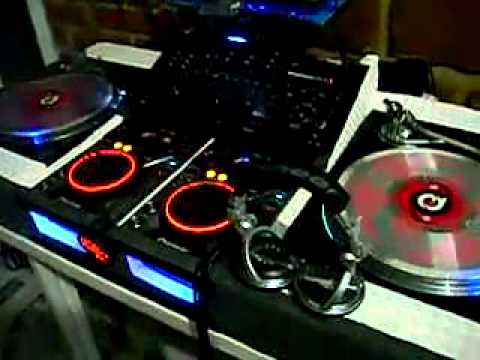 mi cabina pioneer cdj 400 y tornamesas dj antar...mirame y ...