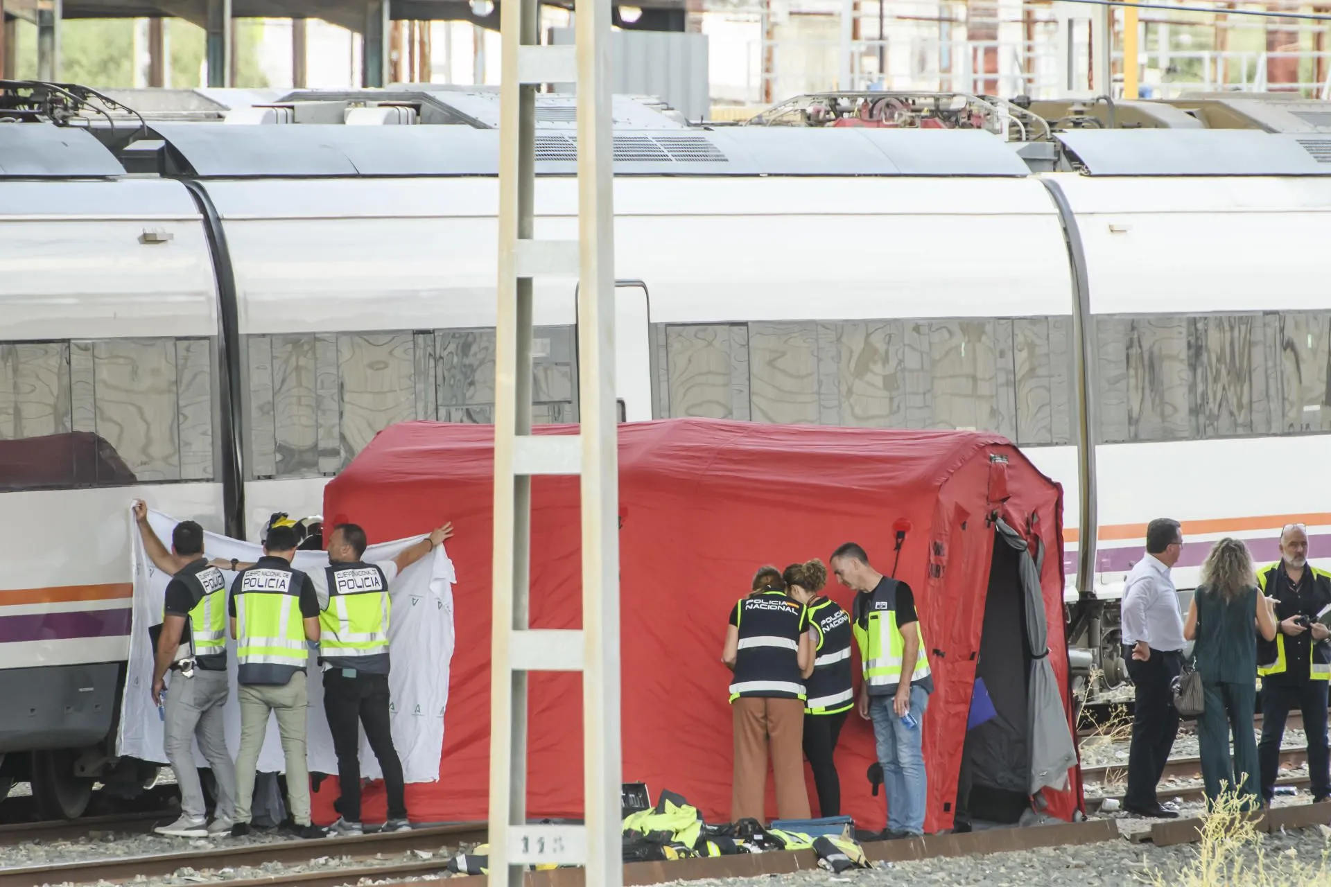 El cadáver de un futbolista español es captado por una televisora entre los vagones de un tren tras días desaparecido El cadáver de un futbolista español es captado por una televisora entre los vagones de un tren tras días desaparecido