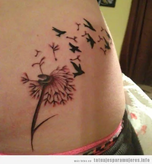Un diente de león y pajaritos tatuado en la cadera | Tatuajes para ...