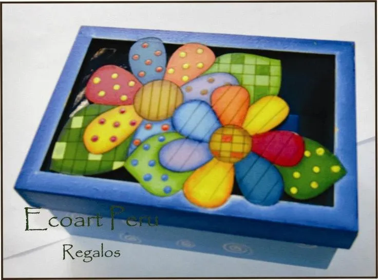 Caja calada con cubierta de vidrio. Trupan pintado a mano ... Caja calada con cubierta de vidrio. Trupan pintado a mano ...