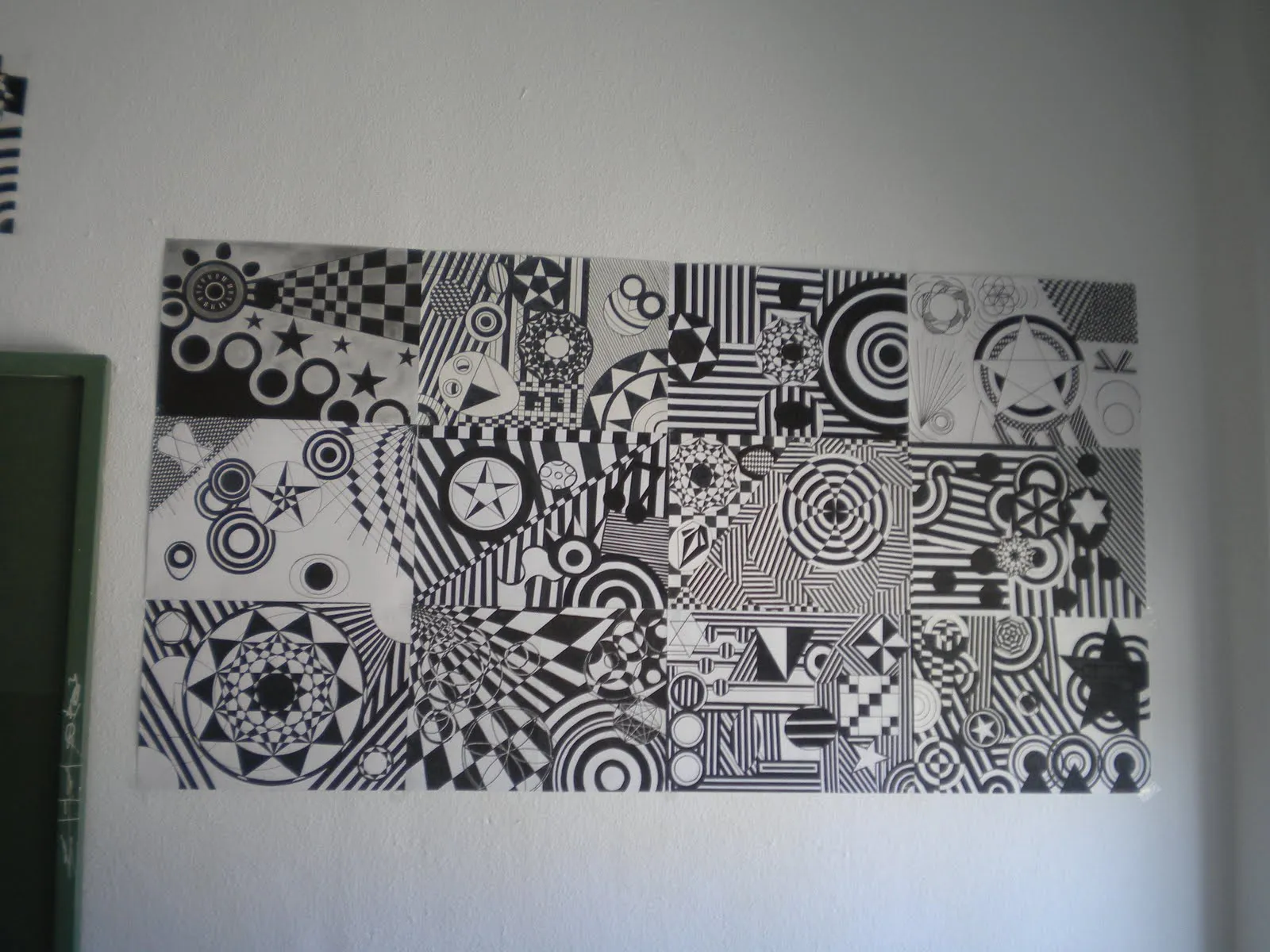 La Caja De Pandora: MURALES MONOCROMÁTICOS (4º de ESO C - de Letras)