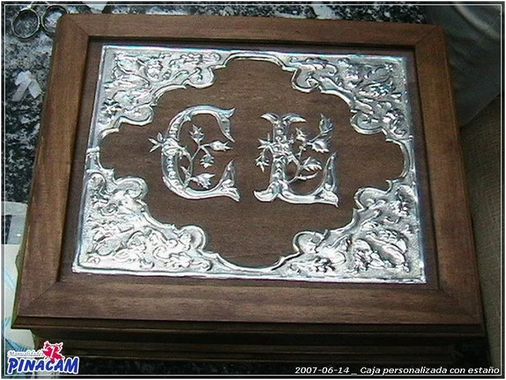 Caja personalizada con letras de estaño repujado #manualidades ... Caja personalizada con letras de estaño repujado #manualidades ...