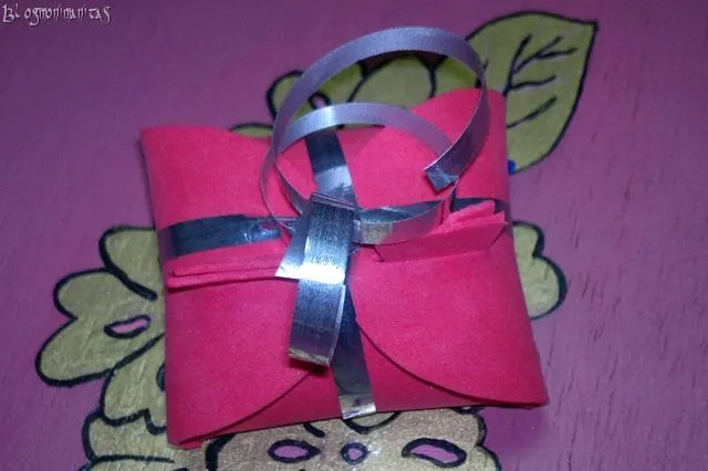 Caja para regalo. Goma Eva | blogmonimanitas