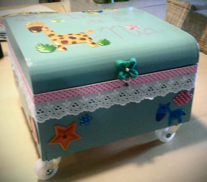 Caja de madera decorada para guardar recuerdos de bebé y como ...