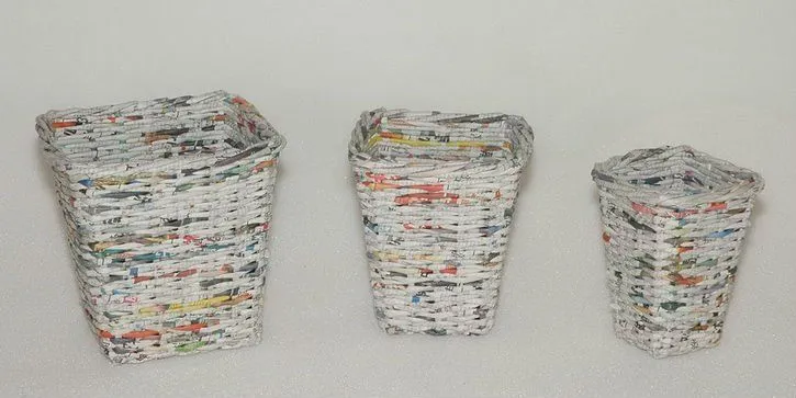 Cajas con papel periodico - Imagui