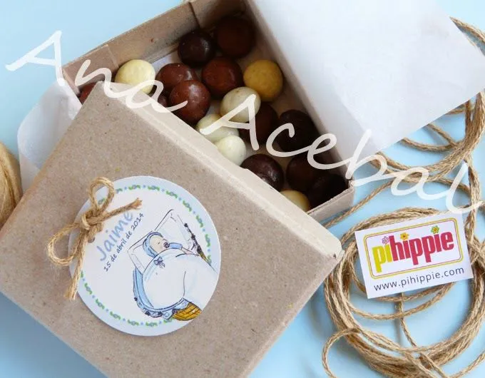 Cajita de cartón reciclado personalizad para bautizo y baby shower