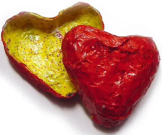 Cajita de corazón con papel maché | Manualidades Infantiles Cajita de corazón con papel maché | Manualidades Infantiles