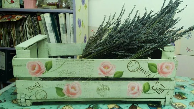 Cajón de madera pintado a mano. Rosas doble carga con acrílicos ... Cajón de madera pintado a mano. Rosas doble carga con acrílicos ...