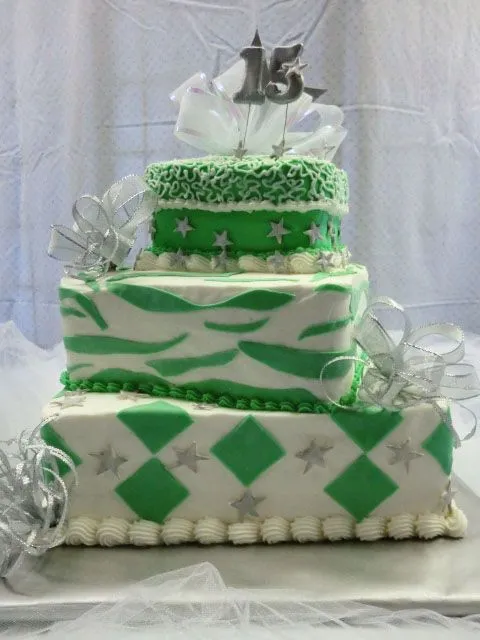 Cakes By Design - Pasteles Quinceañeras