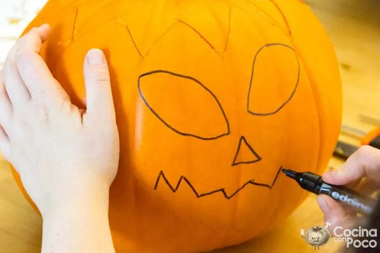 Calabaza de Halloween: como decorar con plantillas, vaciar y tallar tu propia jack-o'-lantern - Cocina con Poco Calabaza de Halloween: como decorar con plantillas, vaciar y tallar tu propia jack-o'-lantern - Cocina con Poco