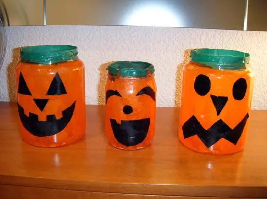 Calabazas con Botes de Plástico - Manualidades Infantiles Calabazas con Botes de Plástico - Manualidades Infantiles