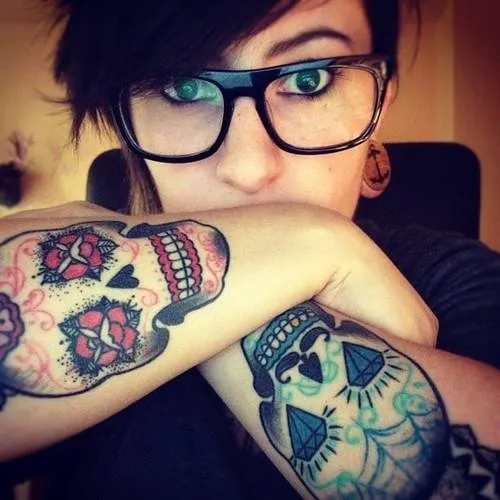 Calaveras diamantes y flores - Tatuajes para Mujeres Calaveras diamantes y flores - Tatuajes para Mujeres