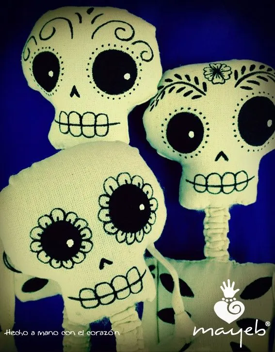 Calaveras de manta, pintadas a mano. | MAYEB® Hecho a mano con el ... Calaveras de manta, pintadas a mano. | MAYEB® Hecho a mano con el ...