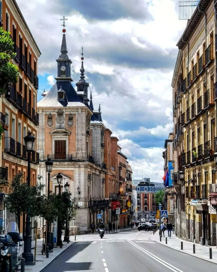 Calle Mayor de Madrid | Madrid ciudad, Lugares de españa, Paisaje urbano