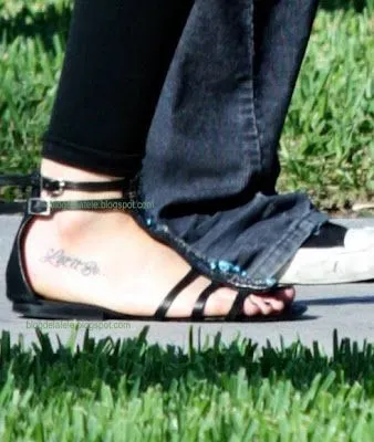Calu y Luci !!: Hilary Duff tiene un TATUAJE Calu y Luci !!: Hilary Duff tiene un TATUAJE