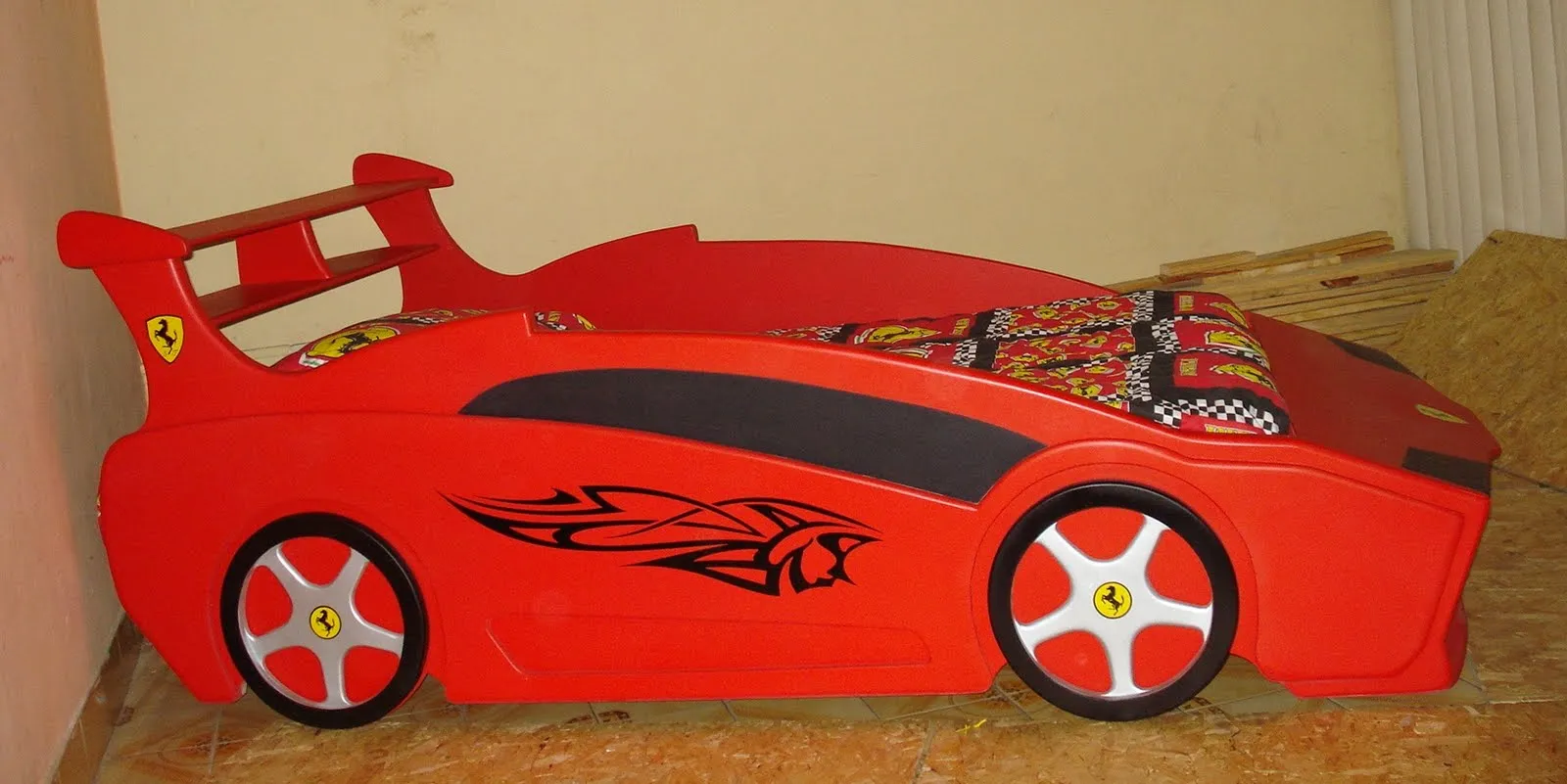 Diseño de cama para niños Basado en modelos de ferrari Con un toque ... Diseño de cama para niños Basado en modelos de ferrari Con un toque ...