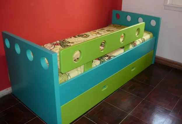 Cama infantil con baranda y carro — Comprar Cama infantil con ...