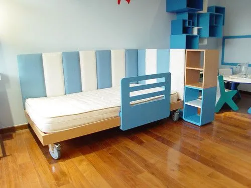 Cama para niño tamaño individual con Librero y rodajas. | Flickr ...