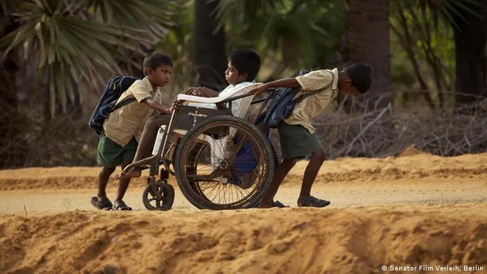 Camino a la escuela″: la educación como tarea global | Cine | DW ...