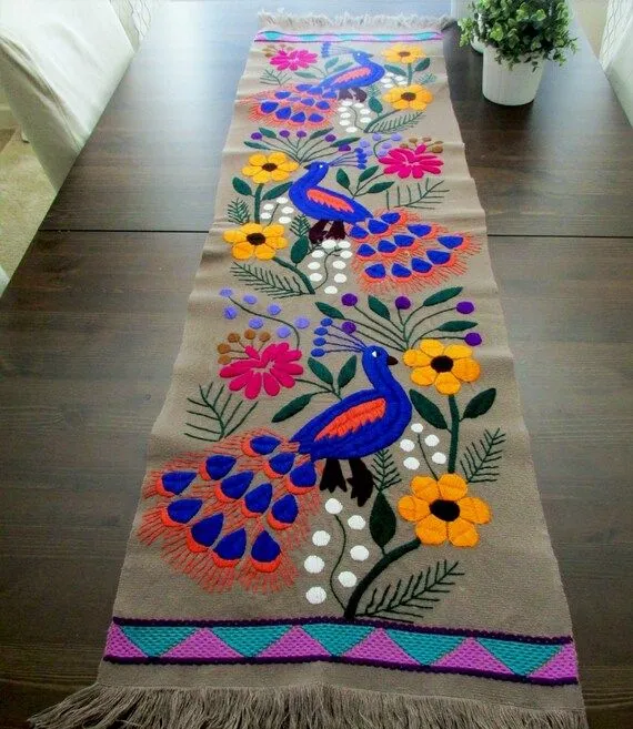 Items similar to Camino de Mesa gris Textil Mexicano hecho a mano ...