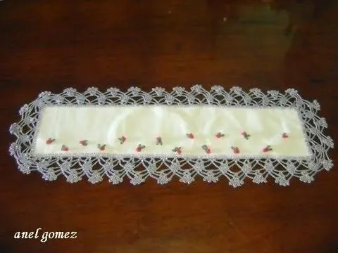 CAMINO DE MESA TEJIDO EN CROCHET 15 ROSAS - YouTube