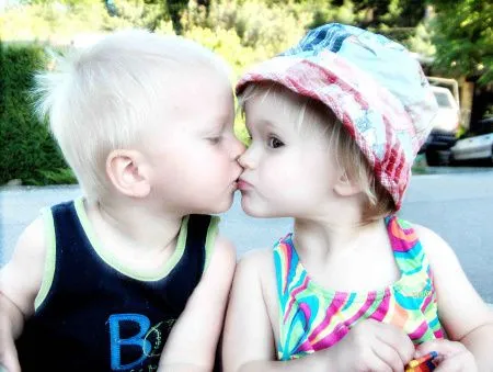 Imagenes bebés dando besos - Imagui