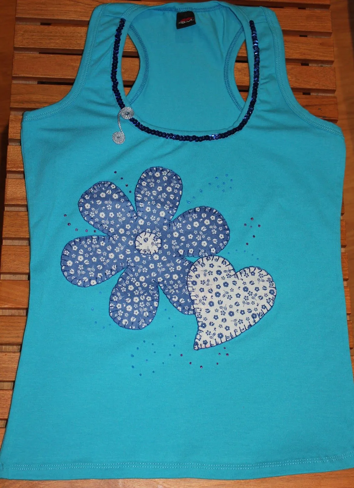 Camisetas decoradas con Patchwork, lentejuelas y pintura, para ... Camisetas decoradas con Patchwork, lentejuelas y pintura, para ...