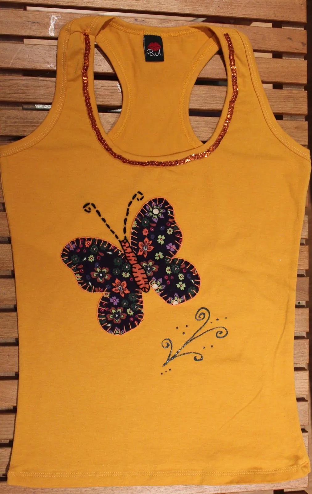 Camisetas decoradas con Patchwork, lentejuelas y pintura, para ... Camisetas decoradas con Patchwork, lentejuelas y pintura, para ...