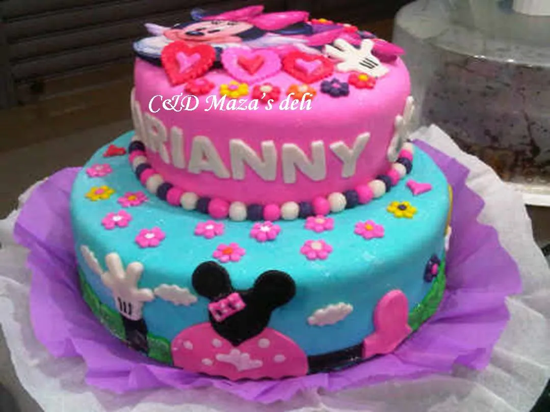 C&D Mazas Deli: Torta Minnie, gelatina y galletero