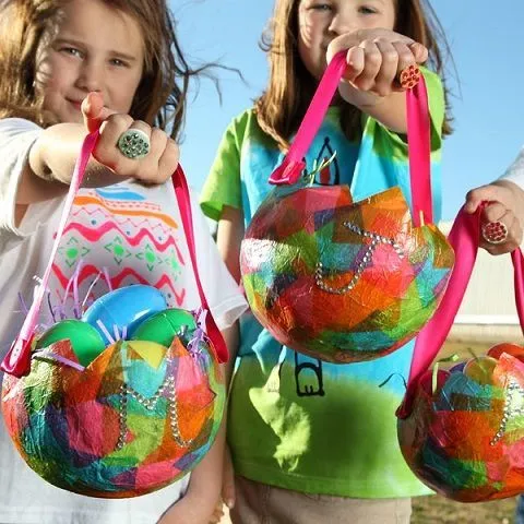 Como hacer una canasta con globos y papel crepe | Dulceros y ... Como hacer una canasta con globos y papel crepe | Dulceros y ...