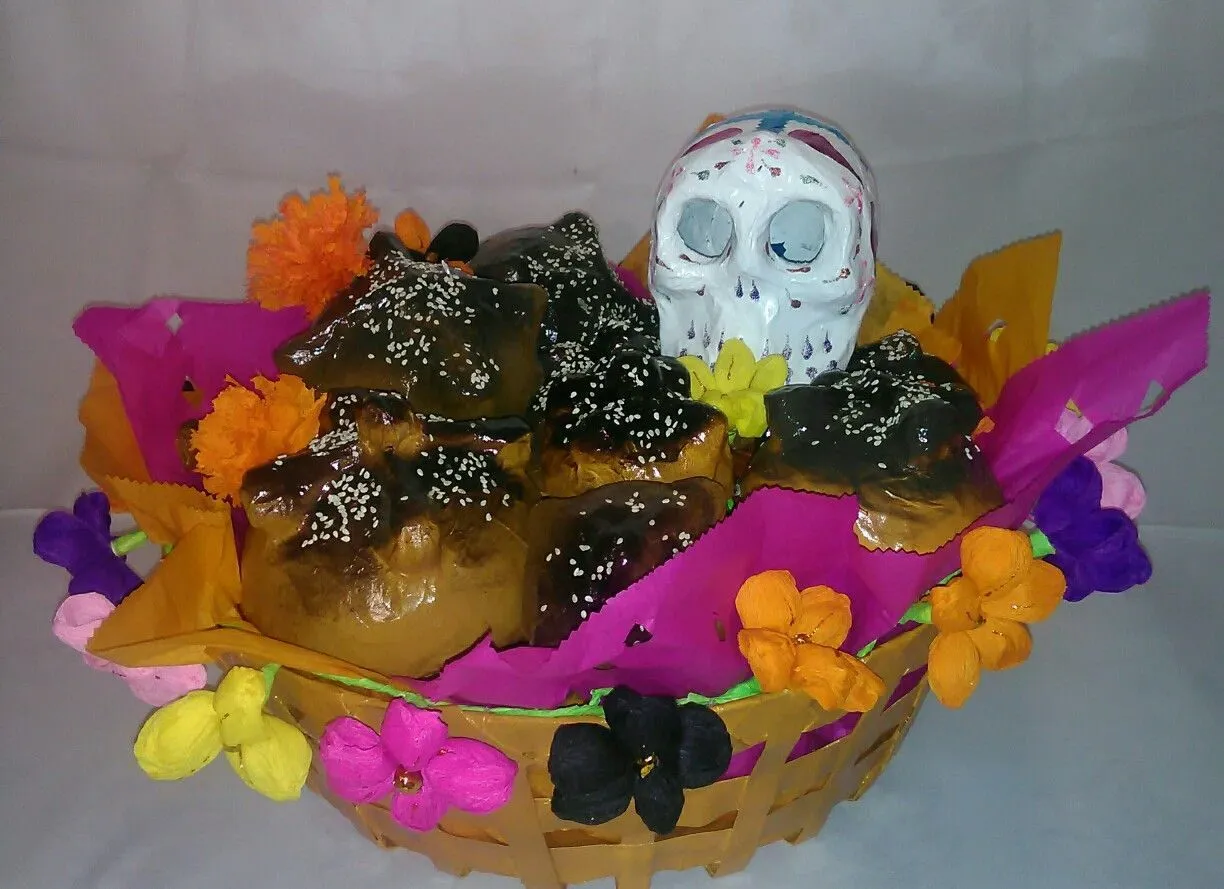 canasta de pan de muertos en cartón | Dia de muertos, Canastas, Pan de muerto canasta de pan de muertos en cartón | Dia de muertos, Canastas, Pan de muerto