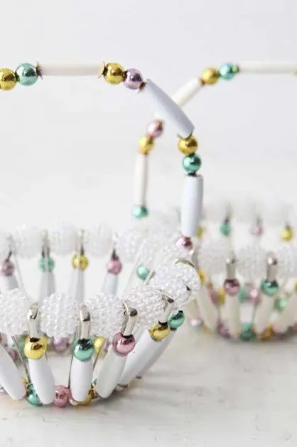 Como hacer canastas con alfileres y mostacillas | Todo Manualidades