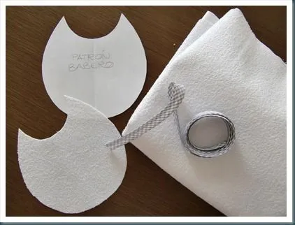 Cande Cosas: Como reutilizar toallas viejas para hacer baberos y ... Cande Cosas: Como reutilizar toallas viejas para hacer baberos y ...