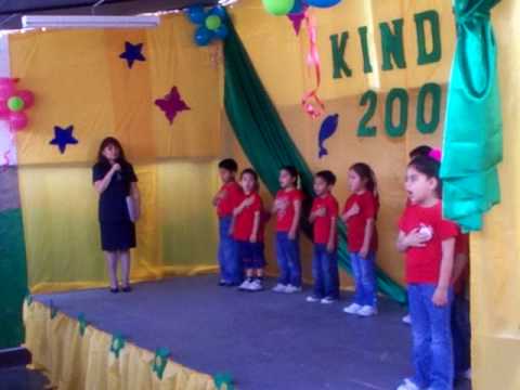 Cantando el Himno Nacional KINDER - YouTube