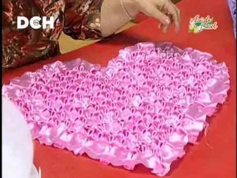 capitone on Pinterest | Smocking, Diy Pillows and Youtube