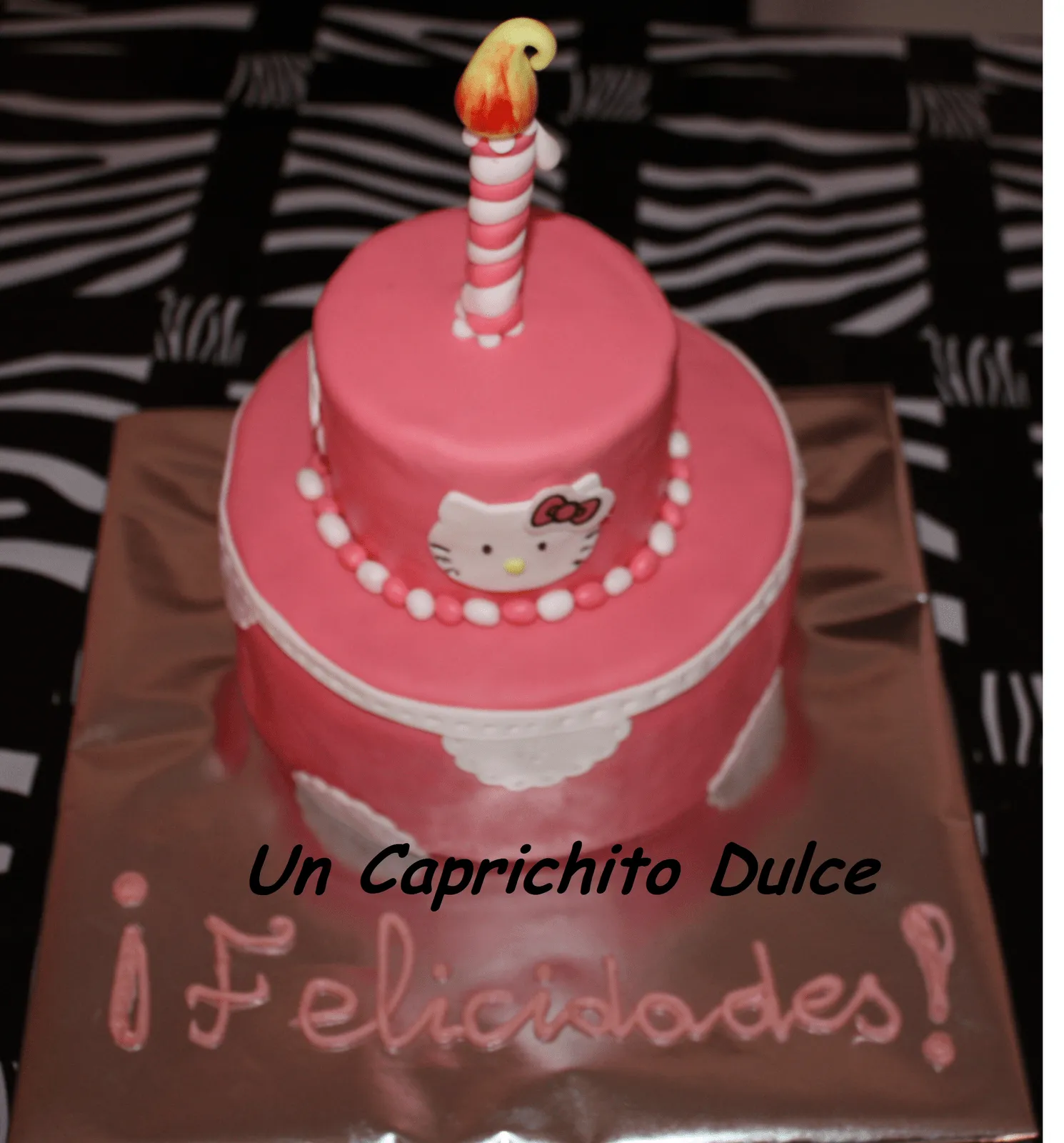 Un Caprichito Dulce: Tarta hello kitty dos pisos