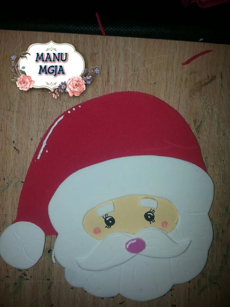 carita en goma eva | Adornos de navidad, Gomitas, Goma eva