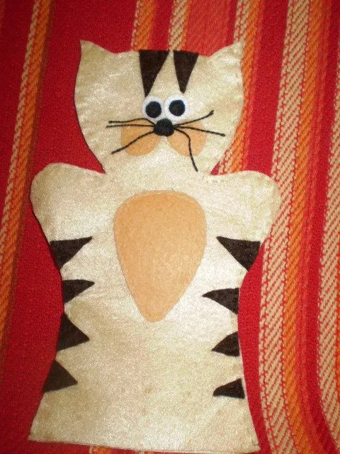 Mis caritas de fieltro: Un divertido titere! Gatito.. Mis caritas de fieltro: Un divertido titere! Gatito..