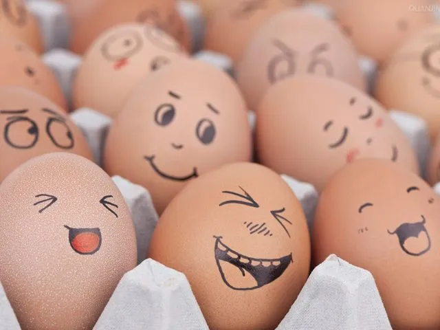 Huevos con caras animadas - Imagui