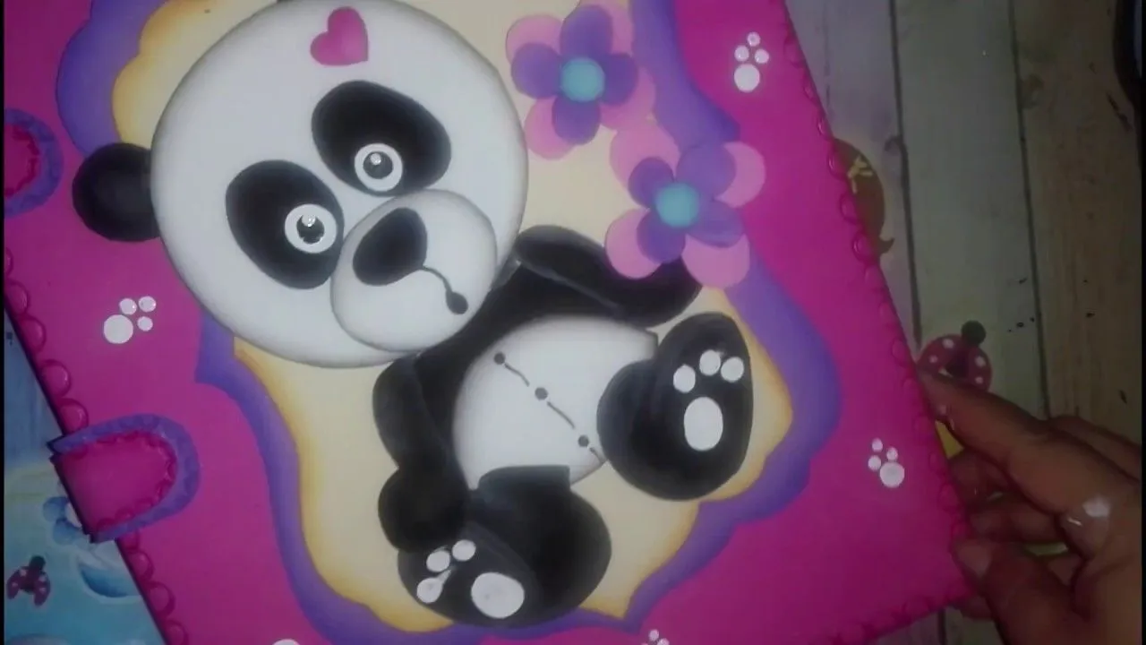 CARPETA DECORADA PANDI por MI Mundo En Fomi - YouTube CARPETA DECORADA PANDI por MI Mundo En Fomi - YouTube