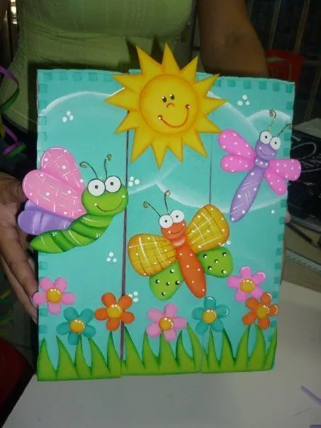 Carpeta primavera en microporoso | Jessy | Pinterest | Manualidades