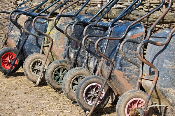 muchos carritos en la granja — Foto stock © mreco99 #9698340 muchos carritos en la granja — Foto stock © mreco99 #9698340