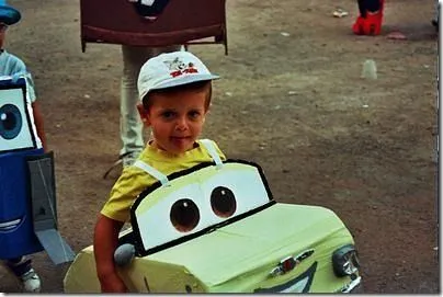 Como hacer un carro de carton para niño - Imagui