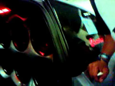 carro con un super audio - YouTube