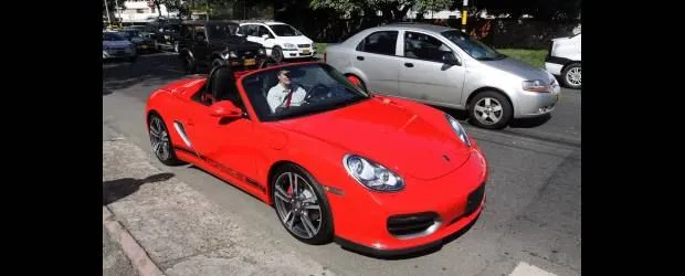 Los carros de película aceleran en la ciudad