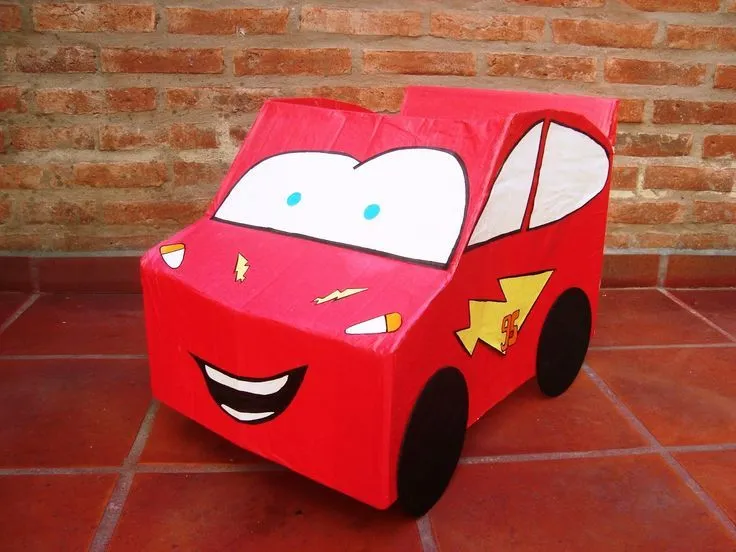 Cars hecho con una caja de carton, ideal para que los mas ...
