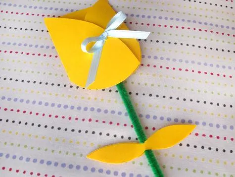 Como hacer una carta con forma de tulipán ~ Portal de Manualidades Como hacer una carta con forma de tulipán ~ Portal de Manualidades